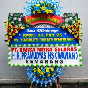 Papan bunga pembukaan usaha di Kudus