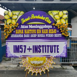 Papan bunga ucapan turut berduka cita Kudus