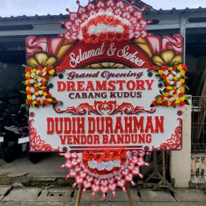 Papan bunga ucapan selamat grand opening toko di Kudus
